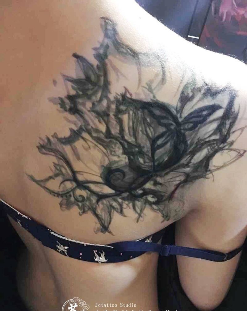 背后遮盖小红花纹身图片_手稿背部清新欧美传统习俗写实植物原创静物纹身图案