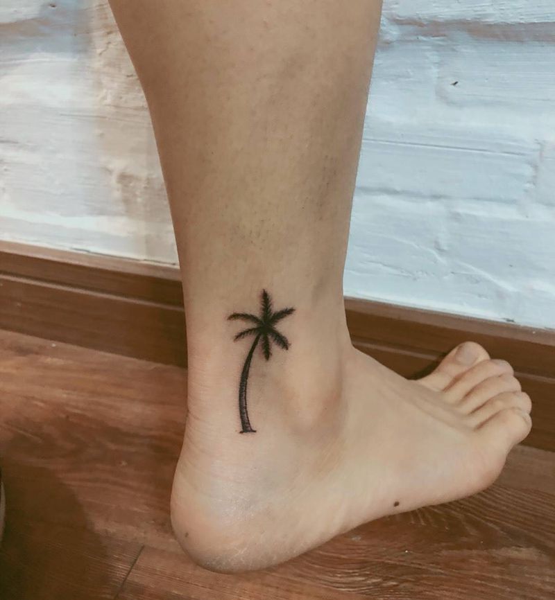 椰子树纹身图片_脚部清新植物纹身图案