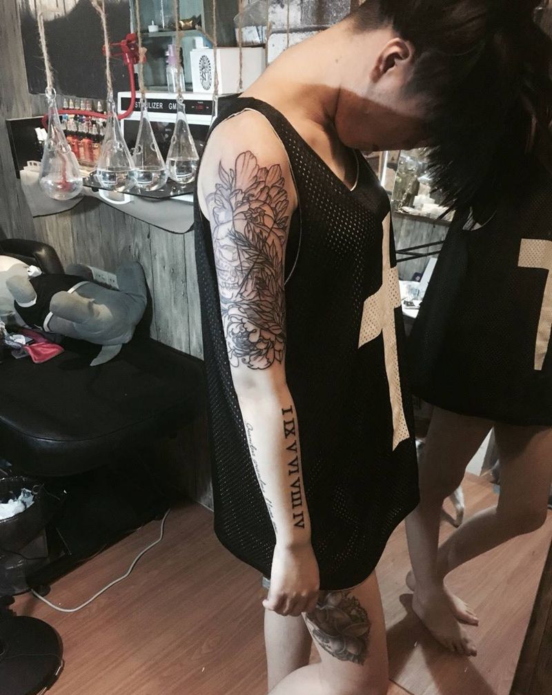 线条花骷髅（未完成）纹身图片_成品手臂静物原创纹身图案