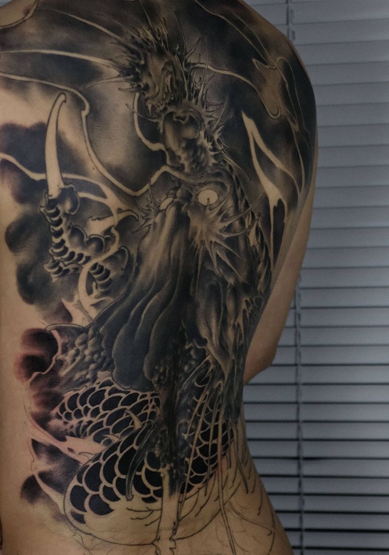 满背龙 进度纹身图片_背部新传统龙纹身图案