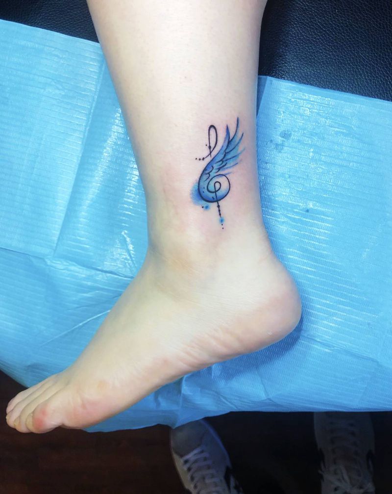 最近工作：泼墨水彩翅膀纹身图片_腿部纹身图案