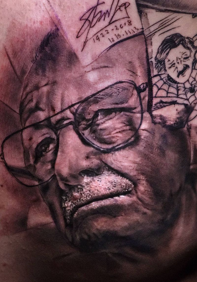 Stan Lee进度纹身图片_手臂胸部欧美写实纹身图案