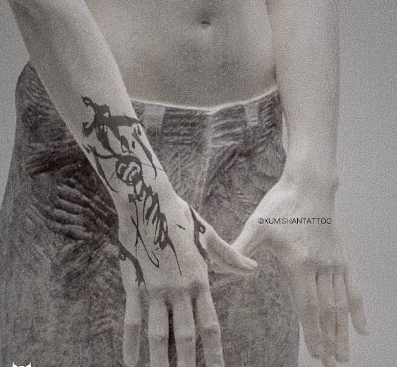 可以约字纹身图片_手臂胸部花体字水墨纹身图案