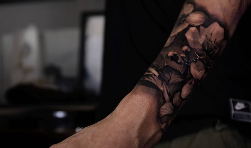 进度纹身图片_手臂欧美写实植物花纹身图案