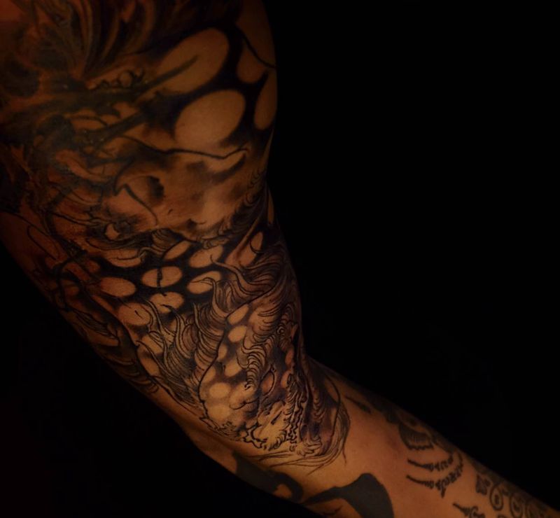 唐狮 收尾纹身图片_手臂新传统唐狮纹身图案