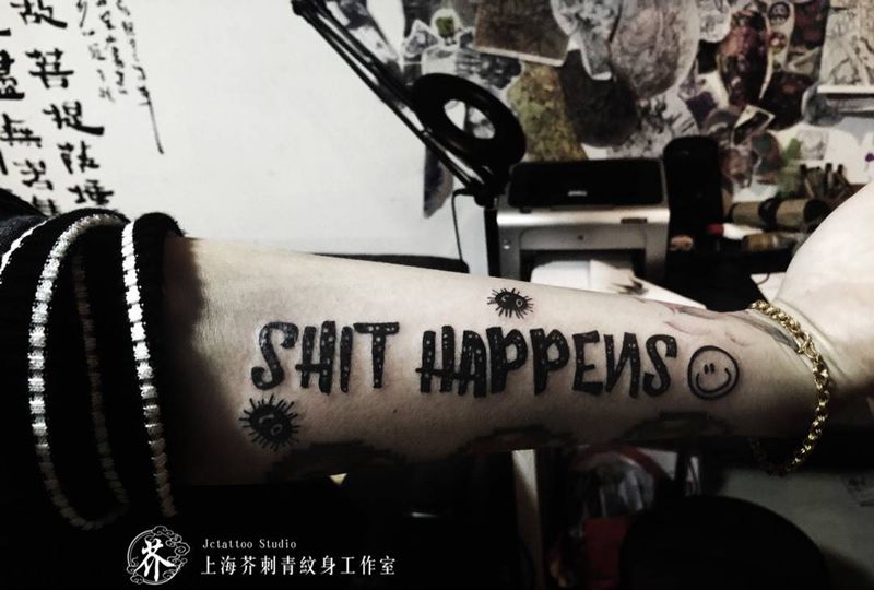 shit happens纹身图片_手稿手臂欧美清新字符几何原创情侣纹身图案