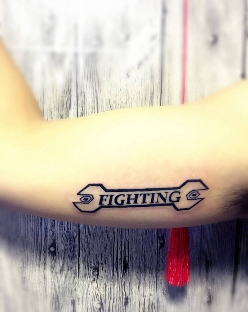 扳手纹身图片_成品手臂欧美静物字符原创纹身图案