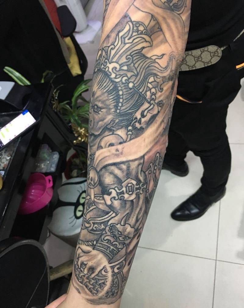 不动明王，黑灰底完成。纹身图片