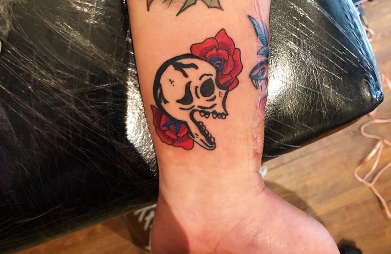 骷髅  小花纹身图片