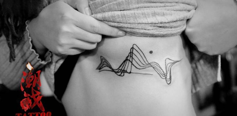 性感部位线条主义纹身图片