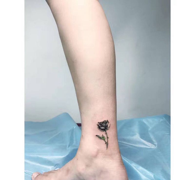 小花花纹身图片_腿部成品清新植物纹身图案