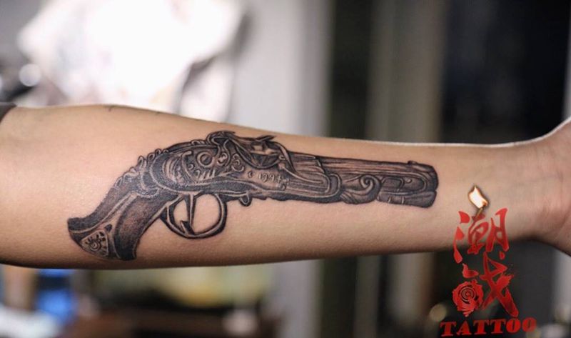 弹无虚发纹身图片