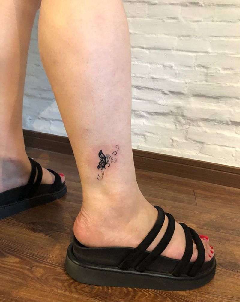 小蝴蝶纹身图片_成品脚部清新字符纹身图案
