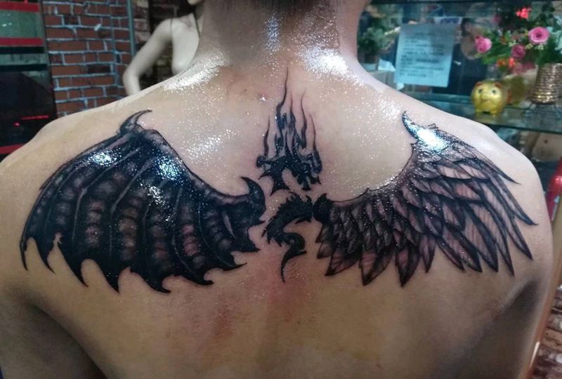 恶魔与天使的翅膀。纹身图片