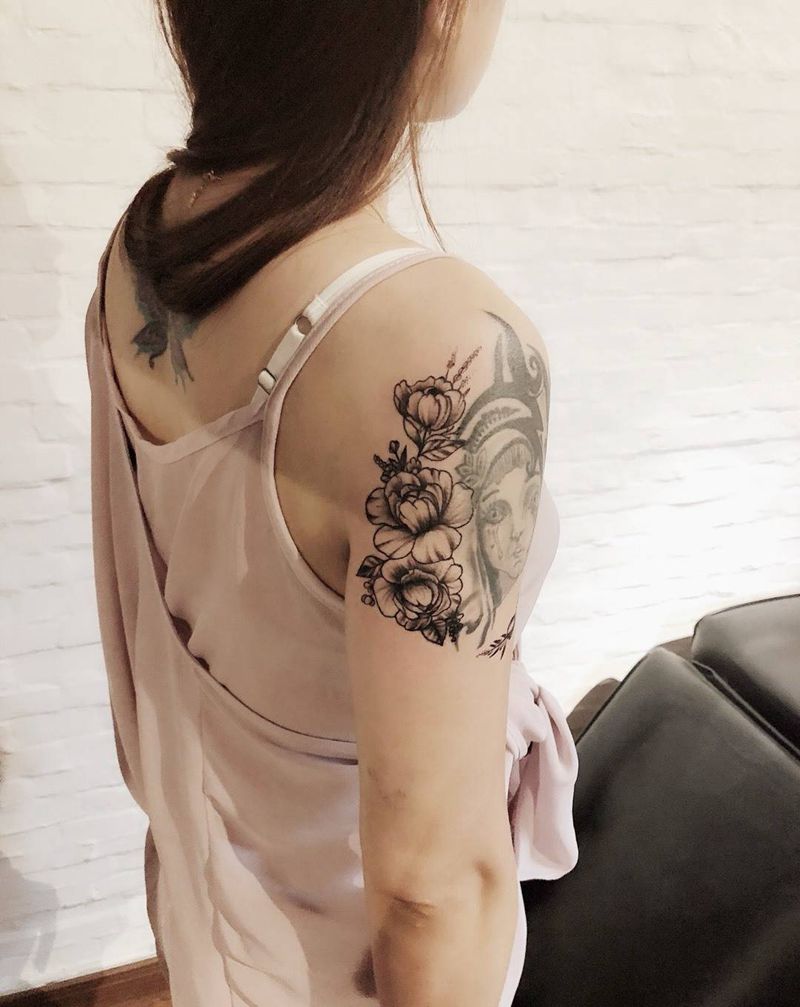 花（旁边非本人作品纹身图片_手臂清新植物成品纹身图案