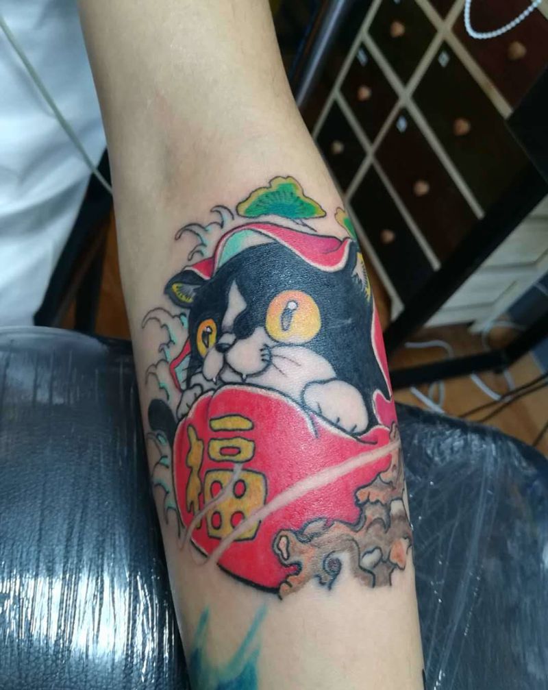 猫达摩纹身图片_手臂纹身图案