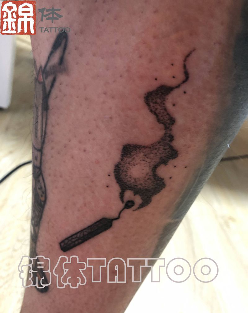 自己退，随便扎纹身图片_腿部纹身图案