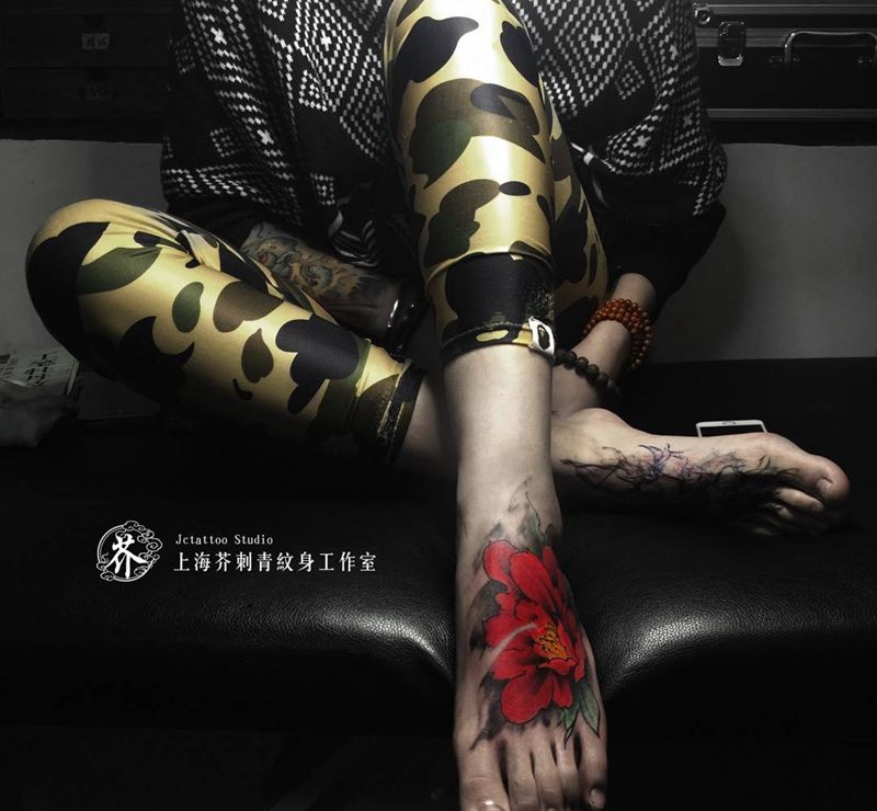 新春花脚背纹身图片_手稿脚部传统国画清新习俗写实植物宗教静物纹身图案