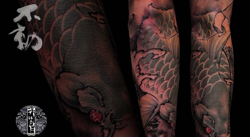 涧流有鱼纹身图片_手稿插画成品手臂腿部国画传统习俗原创动物纹身图案