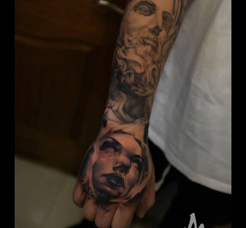 黑灰写实 手背纹身图片_成品手稿写实肖像原创人物宗教欧美纹身图案