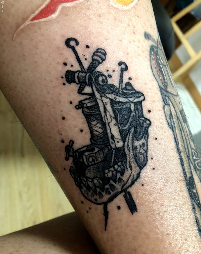 自己退，随便扎纹身图片_腿部纹身图案