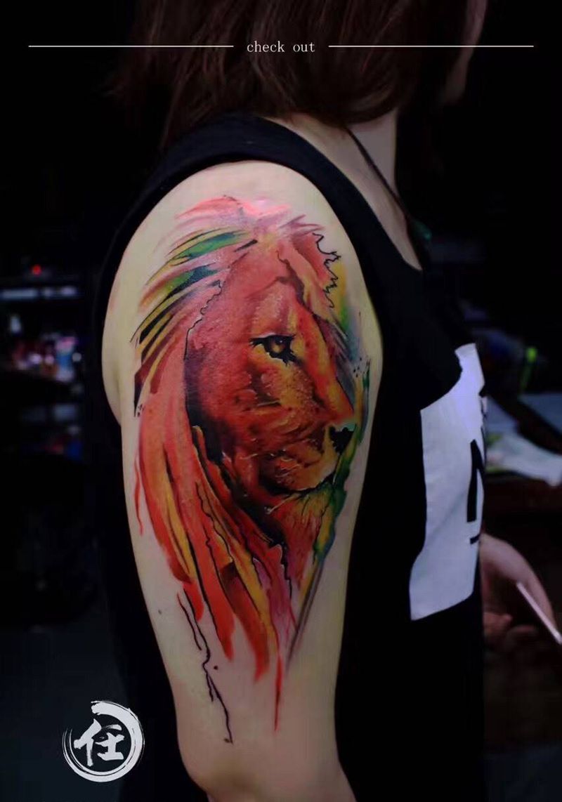 水彩狮子纹身图片_成品欧美清新写实动物手臂纹身图案