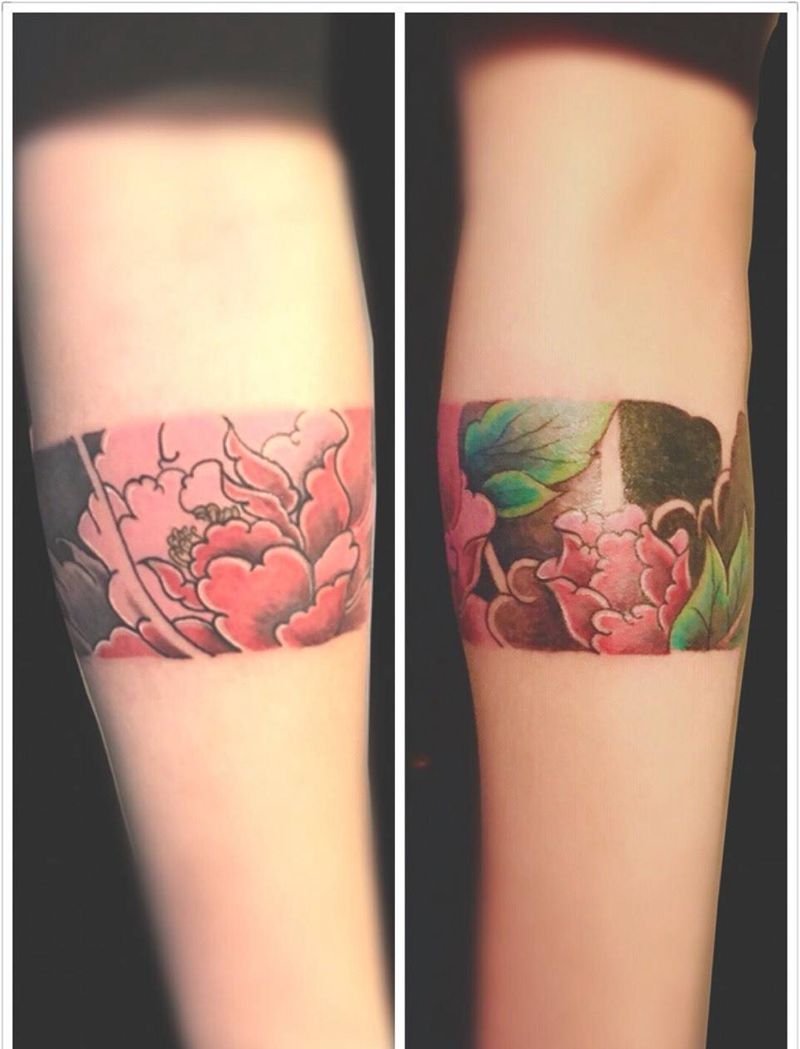 手臂彩色臂环纹身图片_成品手臂传统清新植物纹身图案