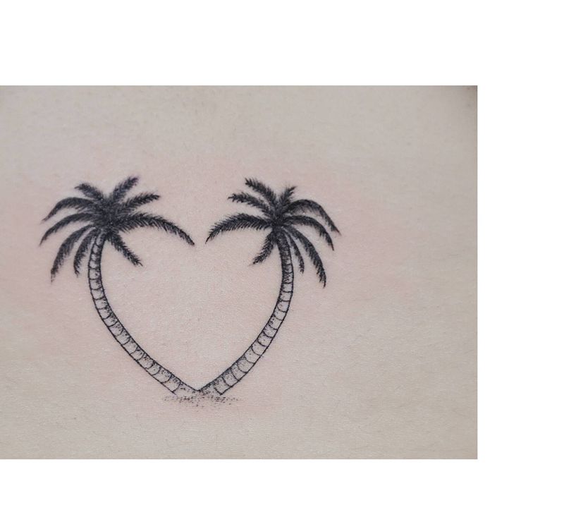 椰树海浪纹身图片_胸部肩部点刺纹身图案