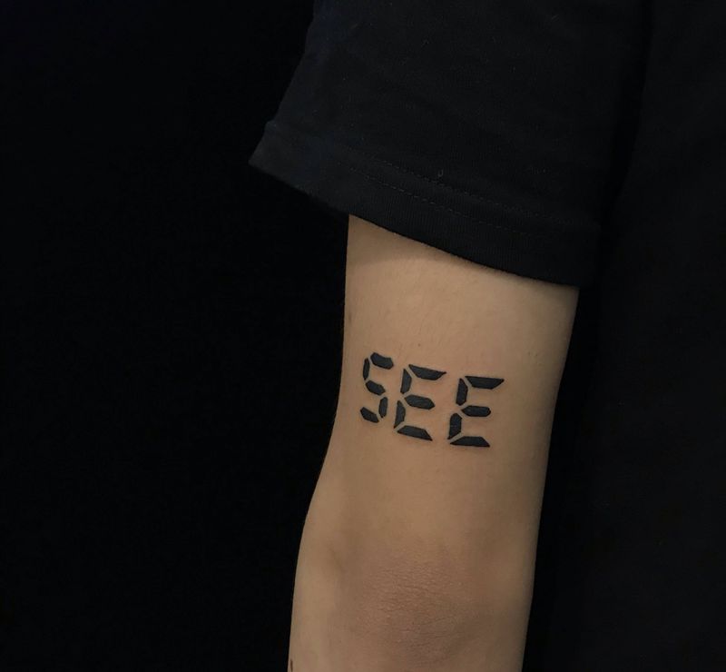 字母纹身图片_手臂纹身图案