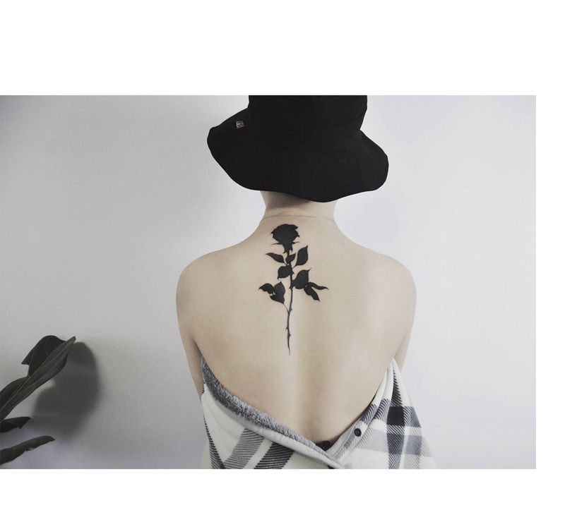 玫瑰纹身图片_背部图腾纹身图案