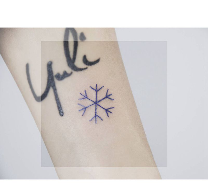 雪花纹身图片_手臂纹身图案