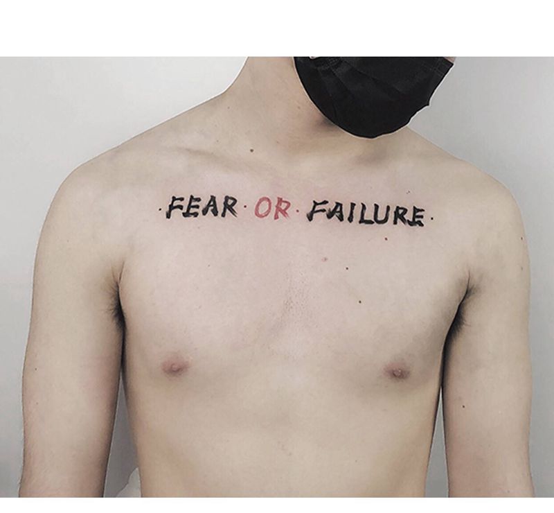 字母纹身图片_胸部纹身图案