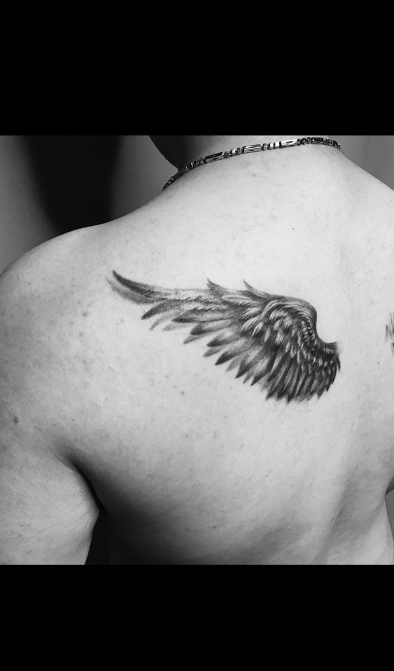 小翅膀纹身图片