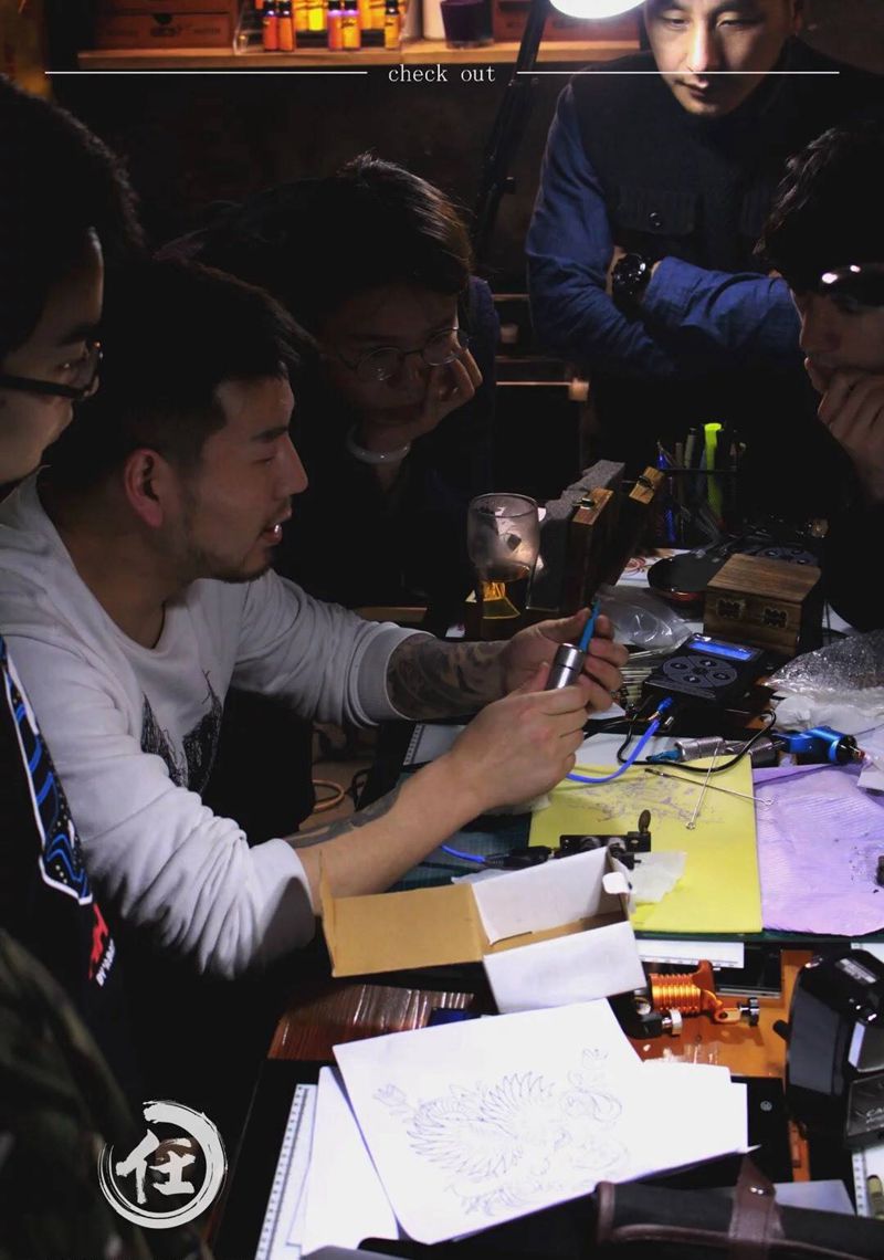 上课了……机器纹身图片_插画欧美传统写实国画肖像习俗清新原创情侣纹身图案