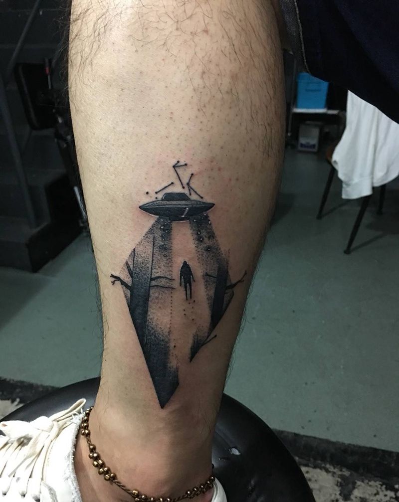 UFO纹身图片_脚部手部腿部手臂背部肩部颈部欧美写实清新纹身图案