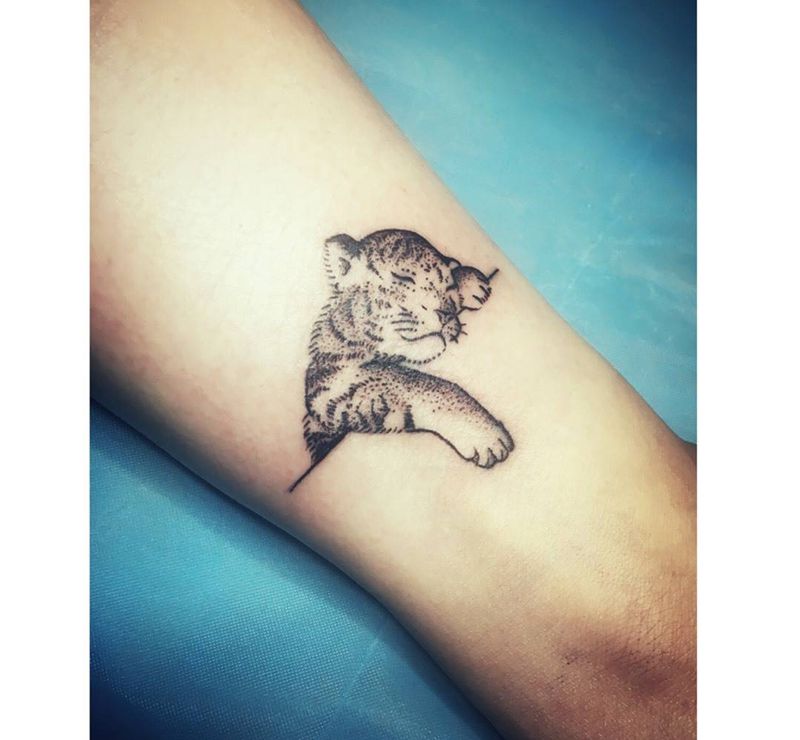 点刺小老虎～纹身图片_成品腿部清新纹身图案