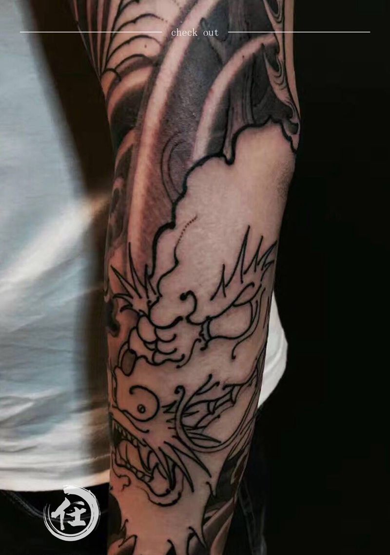 传统花臂纹身图片_传统写实清新手部脚部胸部手臂肩部颈部背部纹身图案