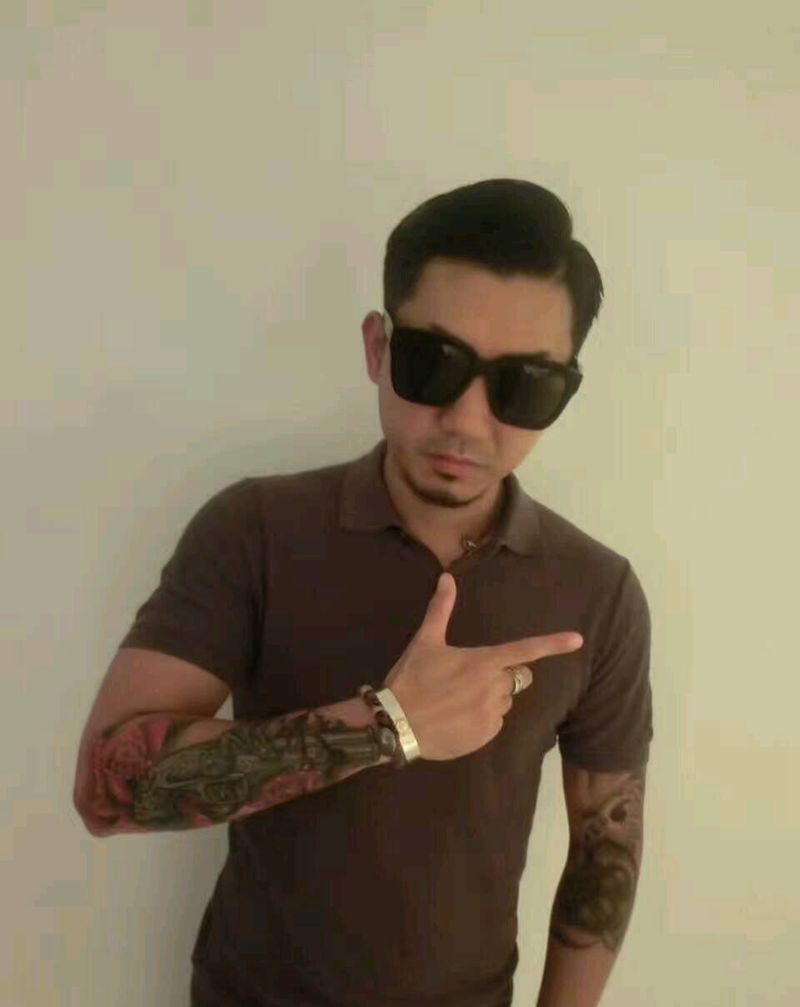 秀一秀纹身图片