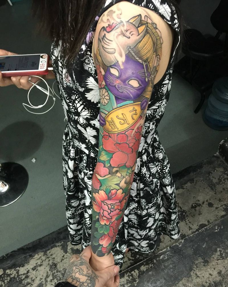 招财猫花花臂纹身图片