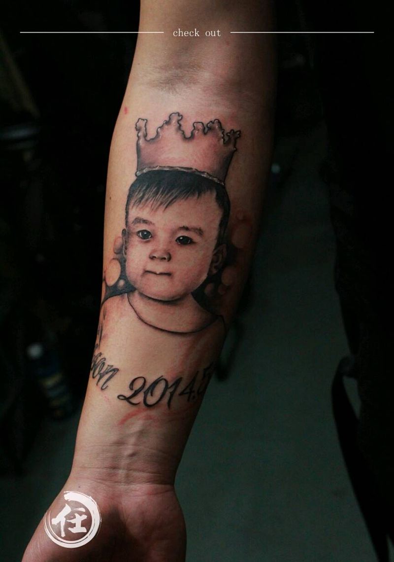 很有爱的父亲纹身图片_手部欧美肖像人物成品手稿纹身图案