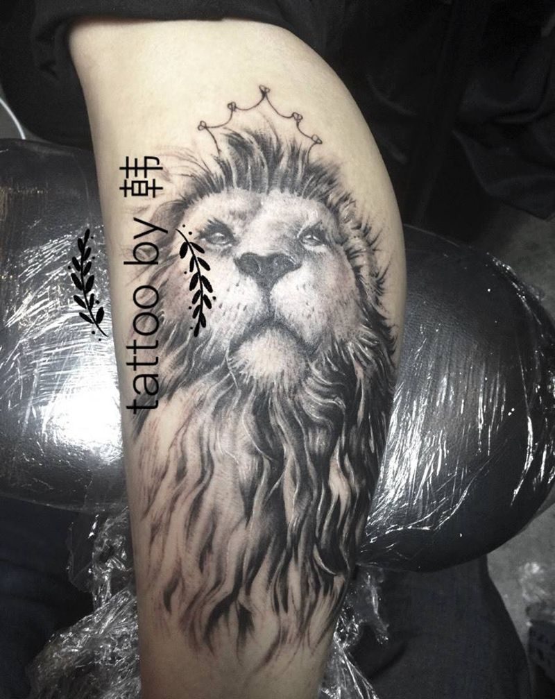小腿狮子纹身图片
