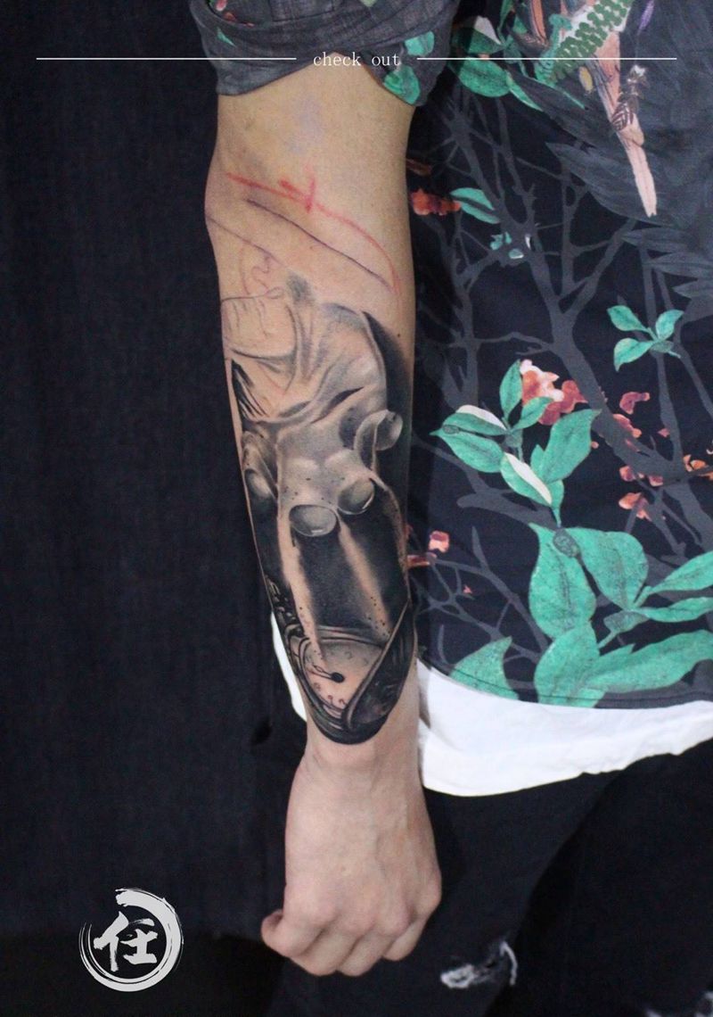 握不住的沙子纹身图片_成品手臂欧美写实人物静物手部胸部纹身图案