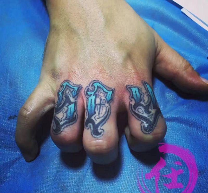 其卡诺花体字手指纹身图片_欧美清新字符图腾原创成品手臂手部习俗传统纹身图案