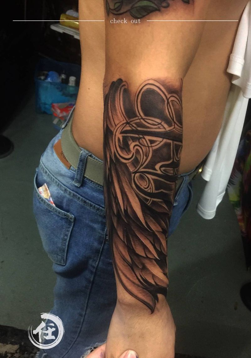 翅膀2纹身图片_成品手部写实鬼神动物人物纹身图案