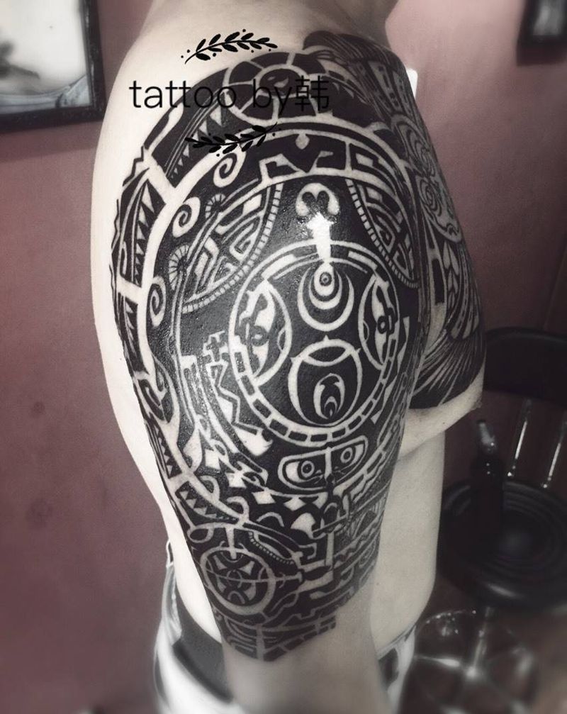 巨石强森半甲图腾纹身图片