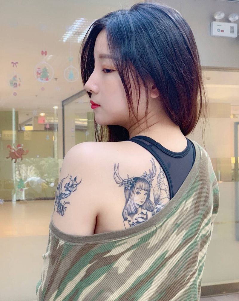 后肩疤痕遮盖纹身图片_肩部背部几何点刺纹身图案