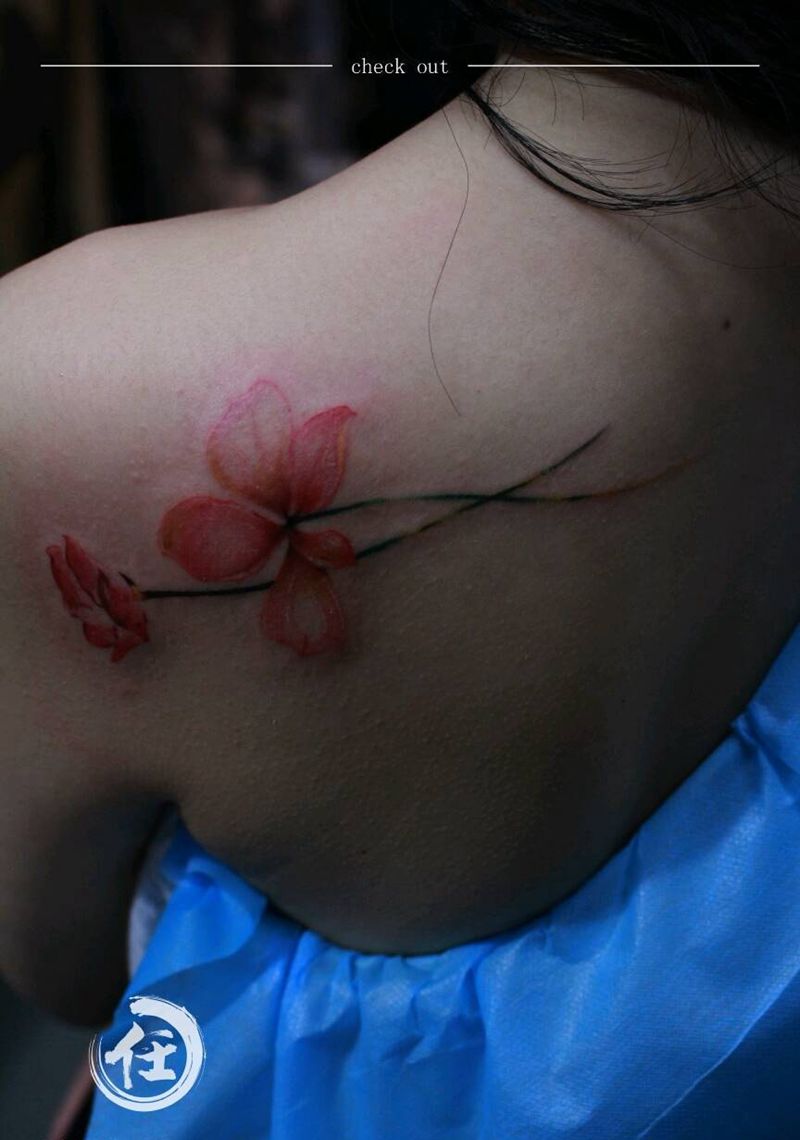 待到山花烂漫时纹身图片_肩部清新静物成品纹身图案