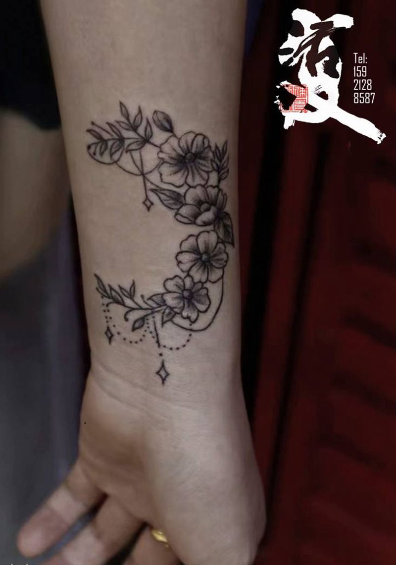 花语月纹身图片_手臂素花纹身图案