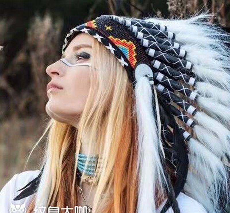 俄罗斯美女纹身师已经到达纹身图片