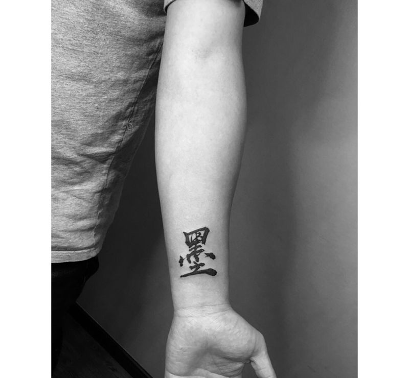 墨 字体纹身图片_成品手臂清新字符纹身图案